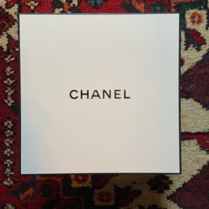 Chanel Box + packaging